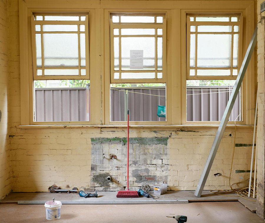 Bild einer Haus-Sanierung zum Blog Beitrag der BauwerksHelden "Wie beginne ich eine Haus-Sanierung?"